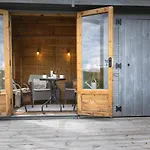 2 Bed In Row Oc-ds059 * Feetham