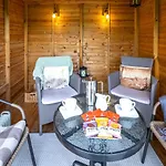 Дом отдыха 2 Bed In Row Oc-ds059 Feetham